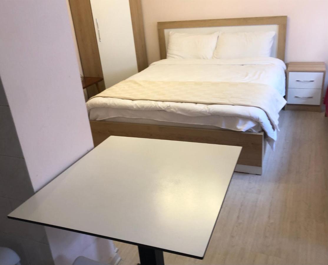 Itan's Apartment-lovely Guest In Center